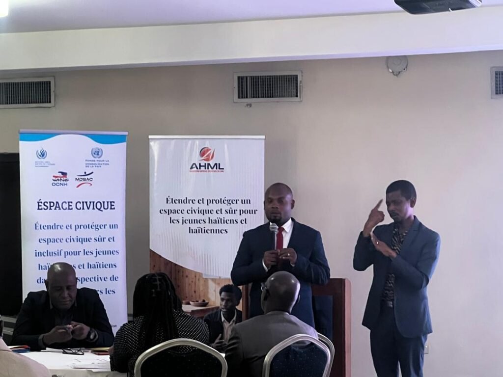 lequotidien509's tweet image. L’Association haïtienne des médias en ligne (@ahml_haiti) lance à Port-au-Prince, du 27 au 29 avril, son initiative d’autorégulation des médias selon la norme #JTI de @RSF_inter, avec le soutien de @BINUH_UN, @UNHumanRights et @PBFHaiti #lequotidien509 #Haïti #diaspora