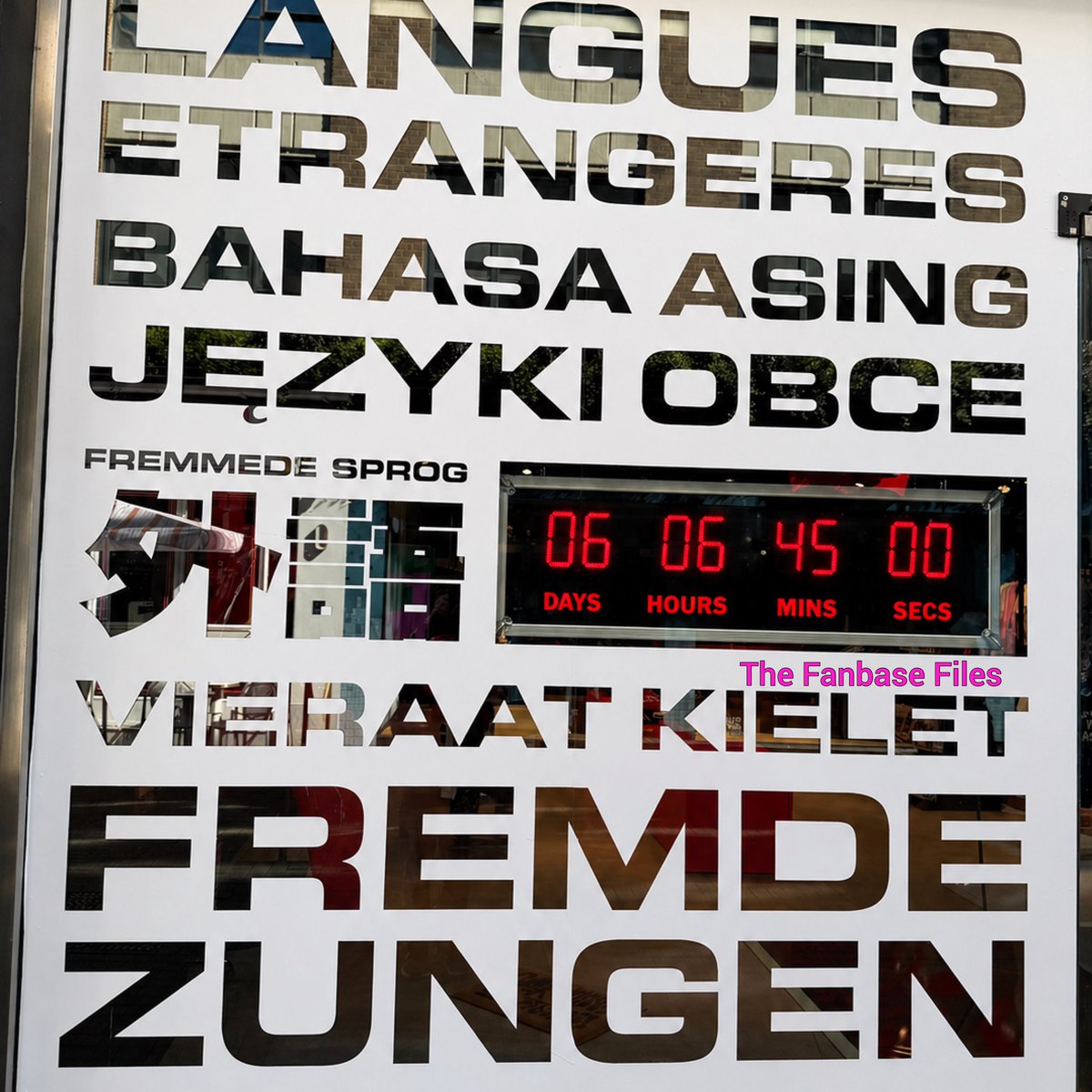 🚨 The countdown is on 🚨The new display at The Rolling Stones’ flagship store on Carnaby Street is ticking down to Tuesday, 5 May 2026 👀🔥
Is this the official announcement for the new album Foreign Tongues? 🎸
Maybe even a brand new single dropping that day — a second taste