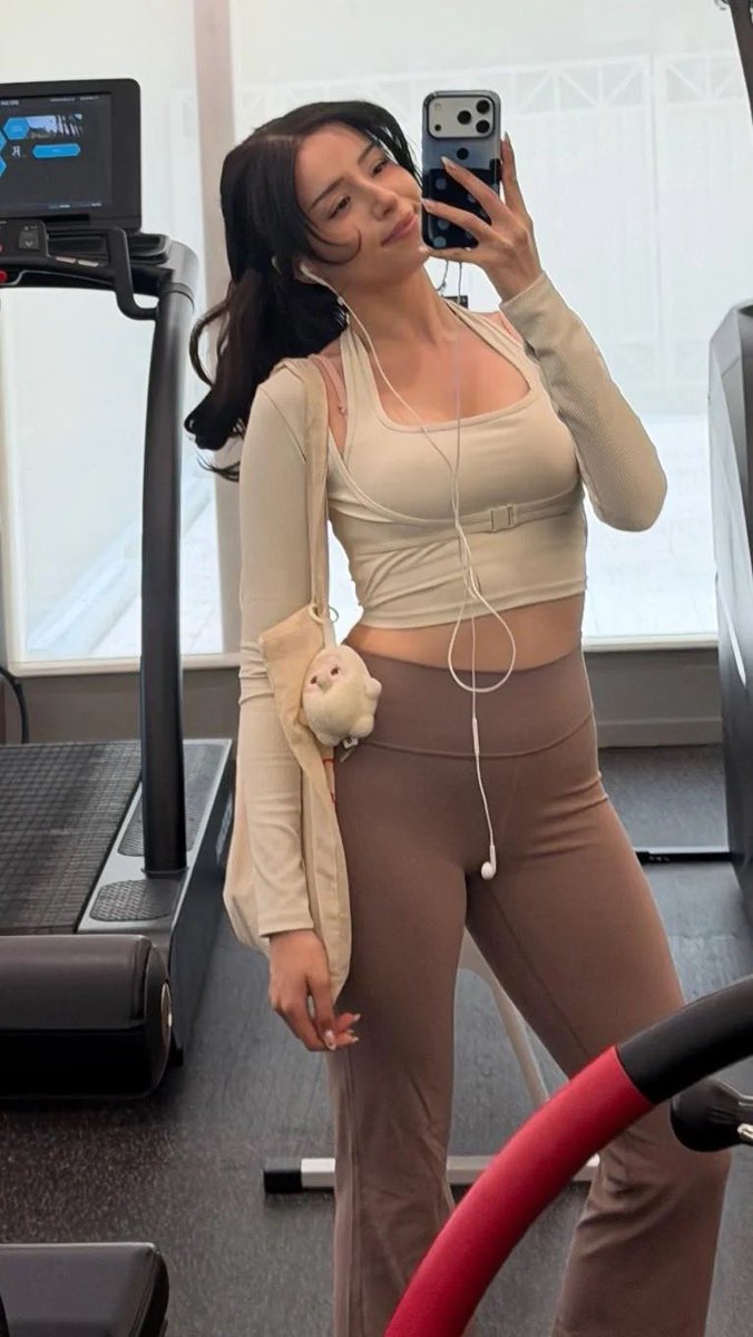 rrreggin's tweet photo. Pokimane 🔥 https://t.co/8xr1yuDFlu