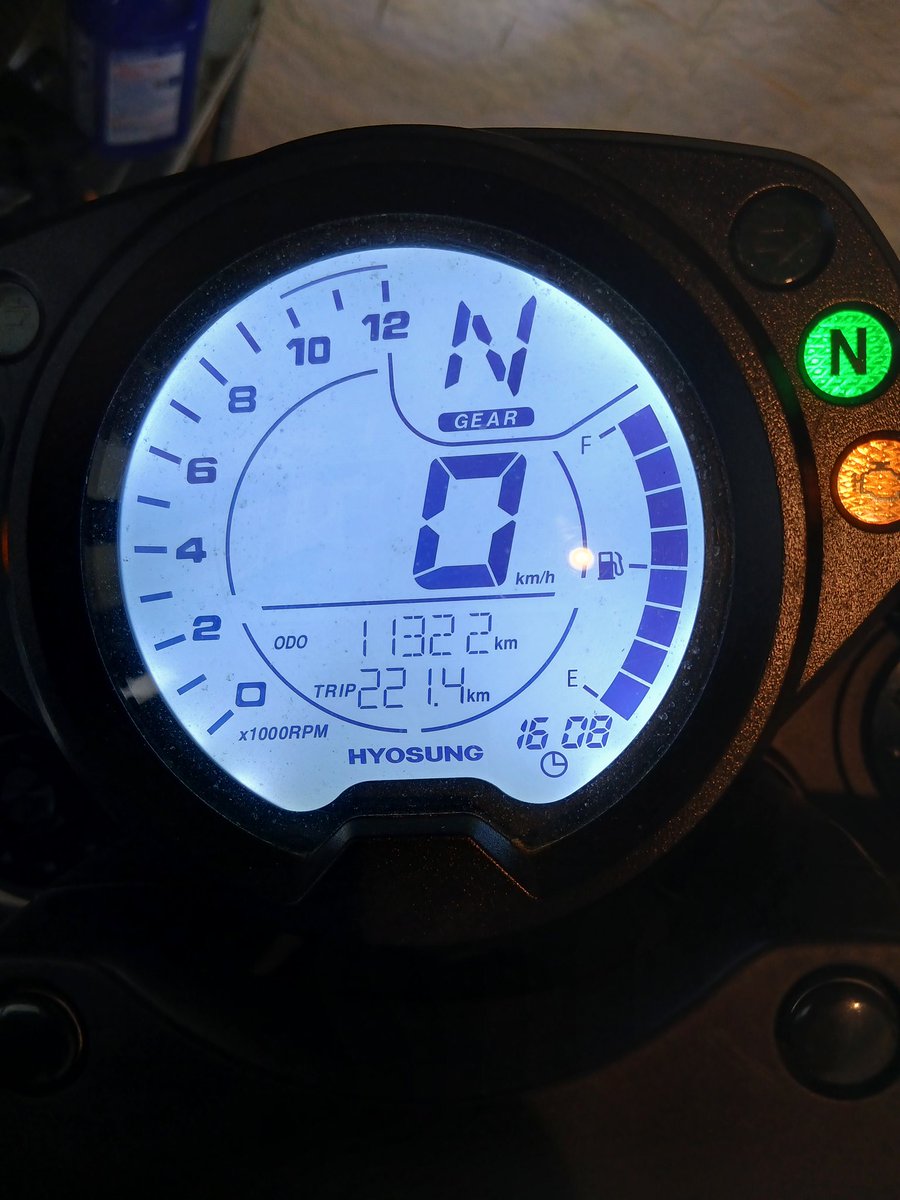 fryota42's tweet photo. 今日はバイクのメンテナンスしました❗
洗車した後、チェーン清掃し、クラッチワイヤーの注油をした後、購入後初めてブレーキフルードの交換をしました❗
#バイク #メンテナンス #チェーン清掃 #ブレーキフルード #整備 https://t.co/7CktOXbrF0