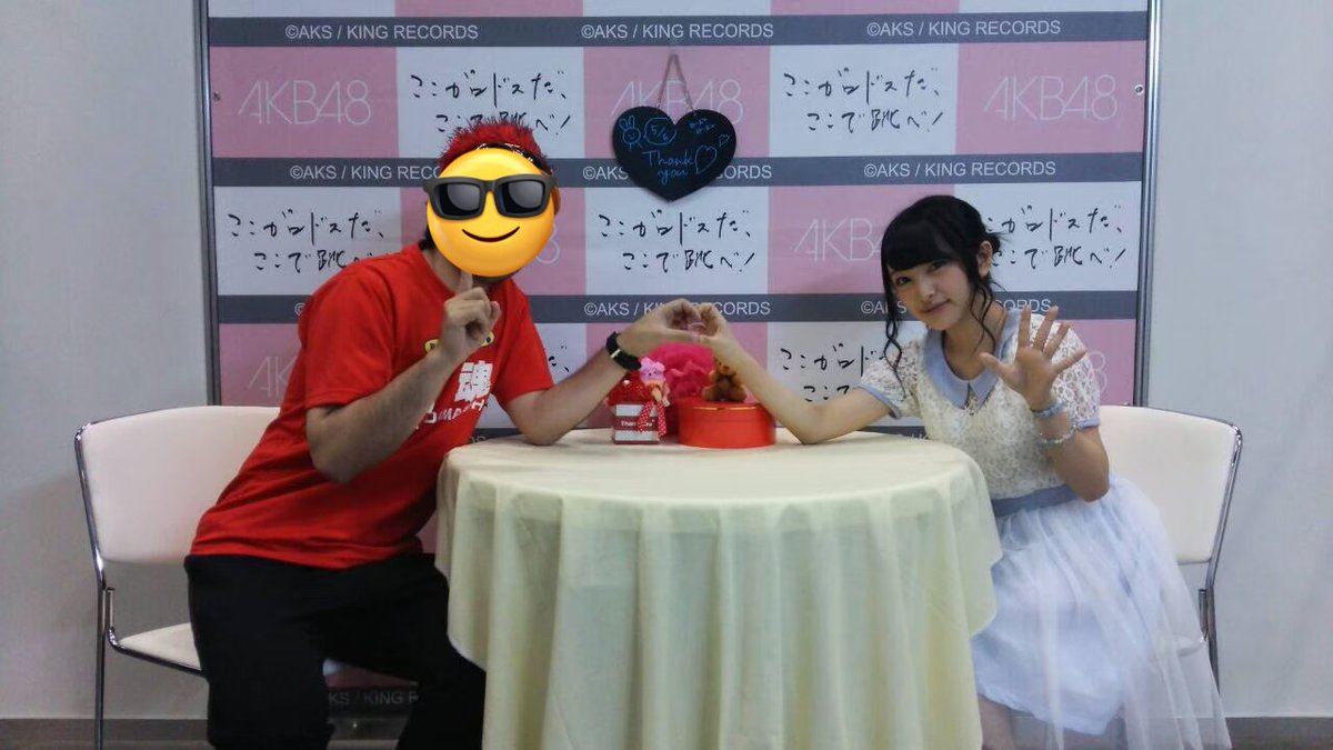 akagedanchou's tweet photo. お披露目コンサートで輝き、小さい体ながらステージで大きく見えるパフォーマンス、ポニーテールが似合いハイタッチで「団長！」といつも大きな声で叫んでくれたメンバーが彼女でした。#AKB48 の #名残り桜 #東京握手会 に参加して #向井地美音 さんとの最後の握手をしてきました。ありがとうみーおん https://t.co/4FTMHPRlWK