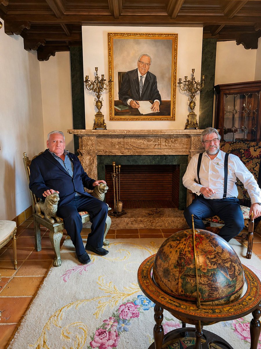 museopalabra's tweet photo. Hoy hemos tenido el honor de recibir la visita del exalcalde de Quero - Ecuador D. Jaime Núñez Núñez👏, con quien hemos compartido una tarde especialmente amena en el marco de la X Semana Universitaria y Cervantina Alfonso Ruiz Castellanos 📚✨ (#Querote26). https://t.co/Z55v757Vl5