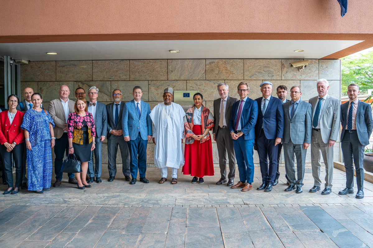 DrDorisAnite's tweet image. I joined the HMBEP, Senator Abubakar Atiku Bagudu, CON, at a meeting with the EU Delegation &amp;amp; Member States Ambassadors. We discussed key issues aimed at strengthening Nigeria-EU cooperation and aligning strategic goals for national development. 🇳🇬🤝🇪🇺
#Nigeria #EU