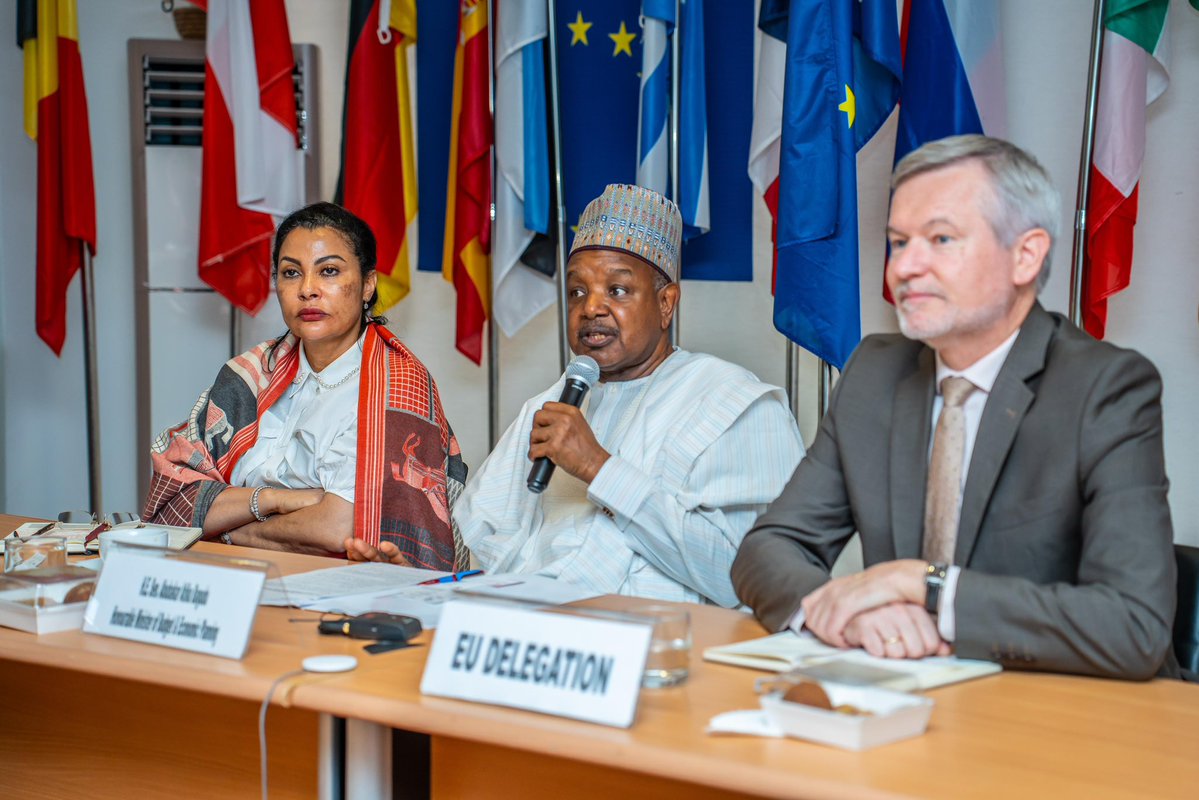 DrDorisAnite's tweet image. I joined the HMBEP, Senator Abubakar Atiku Bagudu, CON, at a meeting with the EU Delegation &amp;amp; Member States Ambassadors. We discussed key issues aimed at strengthening Nigeria-EU cooperation and aligning strategic goals for national development. 🇳🇬🤝🇪🇺
#Nigeria #EU