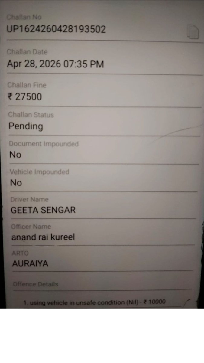 PrimeNewsInd's tweet image. औरैया 

भाजपा जिला मंत्री का कार की छत पर चढ़कर डांस और रील बनाने का वीडियो वायरल हुआ, जिसमें यातायात नियमों का उल्लंघन दिखा

वीडियो का संज्ञान लेते हुए प्रशासन ने संबंधित गाड़ी पर 27,500 रुपये का जुर्माना लगाया।

#AuraiyaNews #ViralVideo #TrafficRules #UPNews #ActionTaken