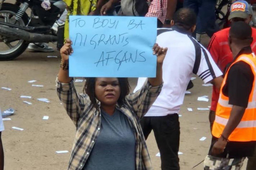 RDC: Le parti Alternative 2028, de Ados Ndombasi dénonce l'interpellation des membres du parti ENVOL qui manifestaient pacifiquement contre l'accueil en RDC de migrants expulsés des États-Unis. Ce parti de l'opposition fustige une atteinte aux libertés publiques et rappelle que