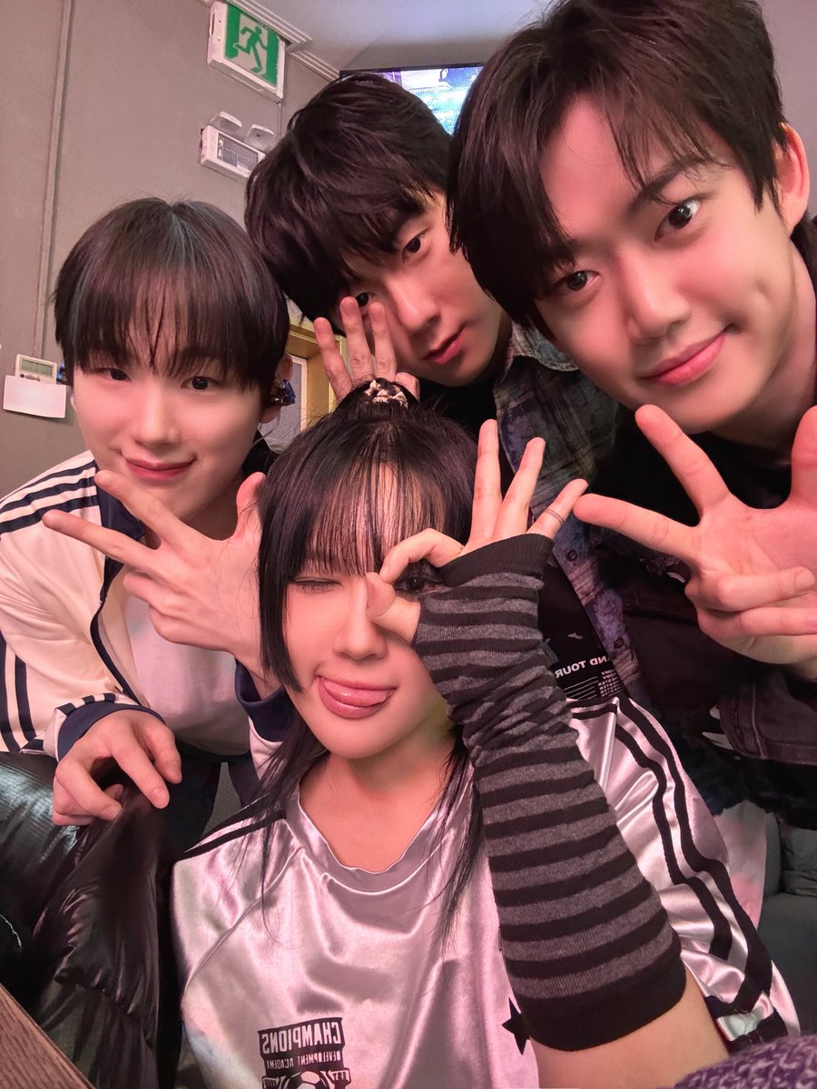 ChRocktikal (크록티칼) The 1st World Tour [CRTK : The Beginning] D-3⚔️ 

Only 3 days left❗️

#ChRocktikal #CRTK #크록티칼
#CRTK_WorldTour #CRTK_The_Beginning