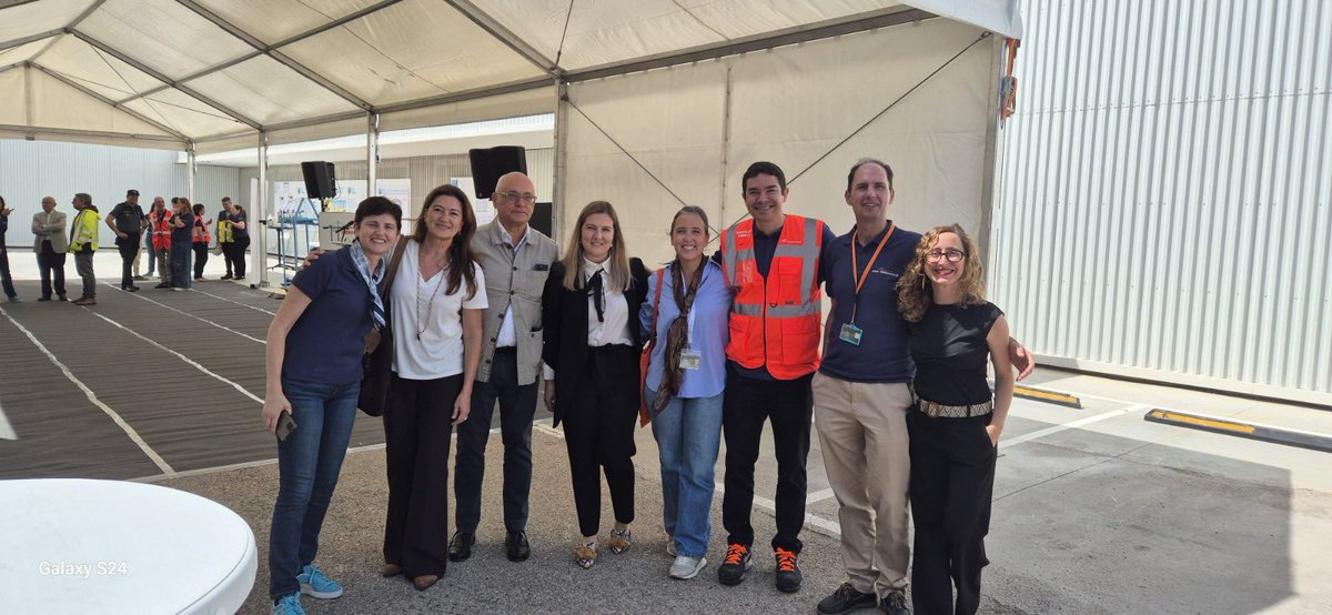 AsnavieraVlc's tweet photo. Ayer acompañamos a @APMT_SpanishGW en su #GlobalSafetyDay en Valencia. 

Nuestra Directora Gerente, @Paulacasais, asistió a una jornada clave de prevención con simulacros del GRAT e inauguración del DOJO Safety. ¡Juntos somos más seguros! ⚓ https://t.co/sqpXuWiBBE