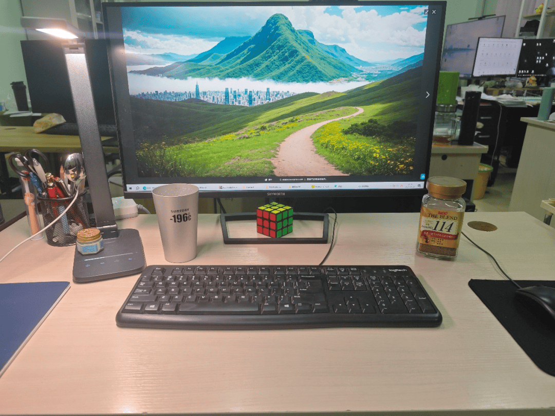 Yves65318185's tweet image. "Desk goals = clean lines + cozy vibes  | Minimal organizer, potted succulent, warm lamp. Work/study in style—no clutter, just calm. #DeskSetup #WorkFromHome #MinimalistOffice"