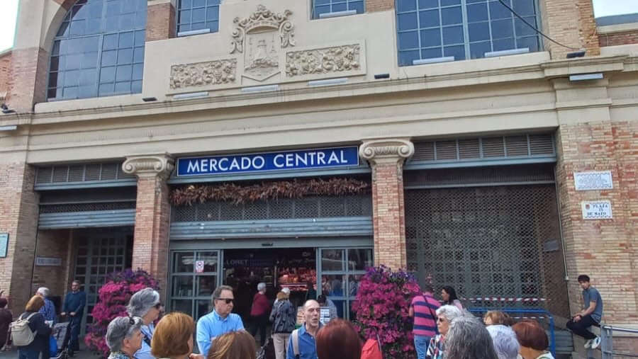 marqalicante's tweet image. Hoy con #ASAUTE, realizamos ruta urbana "El Modernismo en #Alicante"
Plaza 25 de mayo y Mercado Central 
#MARQ