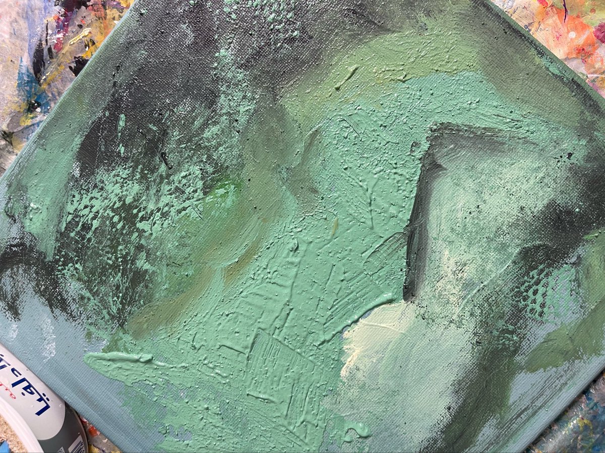 rgicheva's tweet image. Creative brain on overdrive today. Here’s the mess before the magic happens 👀

#Art #Artist #Artwork #ArtTwitter #ArtOfTheDay #MyArt