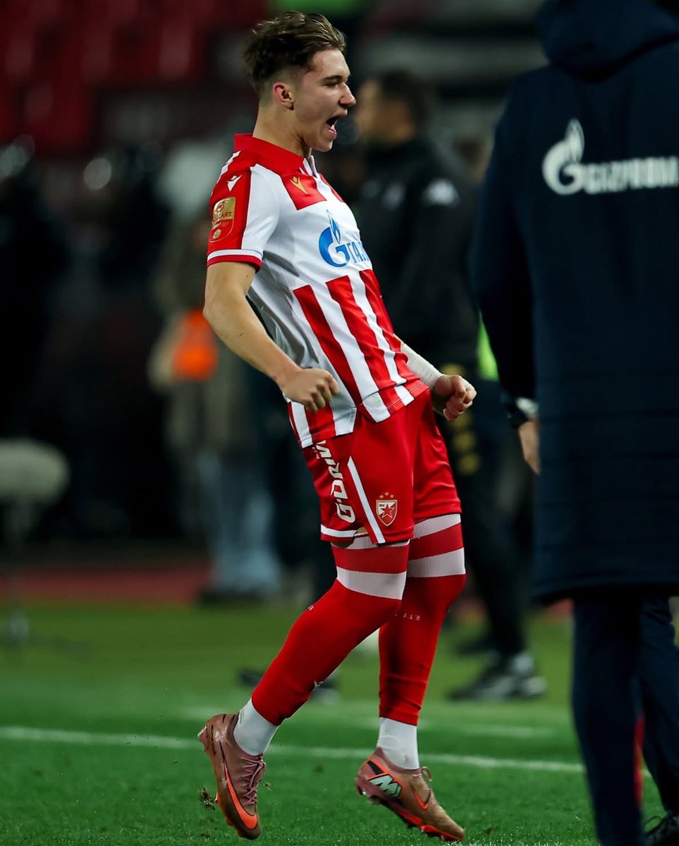 _ArsenalTeam's tweet image. 🚨| Arsenal are interested in 17-year-old Red Star Belgrade attacking midfielder Vasilije Kostov.
According to the CIES Football Observatory, the Serbian talent is currently valued at €23.32 million.

Source: CIES Football Observatory 🔴⚪
#AFC #TransferNews