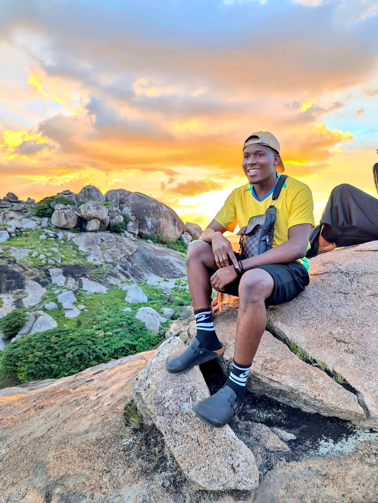 TravelGuruUG's tweet image. Uganda is breathtaking and doesn't have to break the bank.
​Stop waiting for big money. Save 5k daily, travel in groups to split costs, and use local tourist vans or busses. Explore our hidden gems and promote.
​Adventure is affordable. Start today #VisitUganda #Tulambule #POA