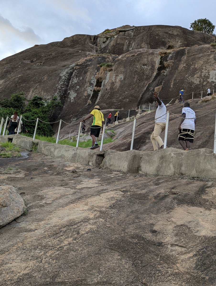 TravelGuruUG's tweet image. Uganda is breathtaking and doesn't have to break the bank.
​Stop waiting for big money. Save 5k daily, travel in groups to split costs, and use local tourist vans or busses. Explore our hidden gems and promote.
​Adventure is affordable. Start today #VisitUganda #Tulambule #POA