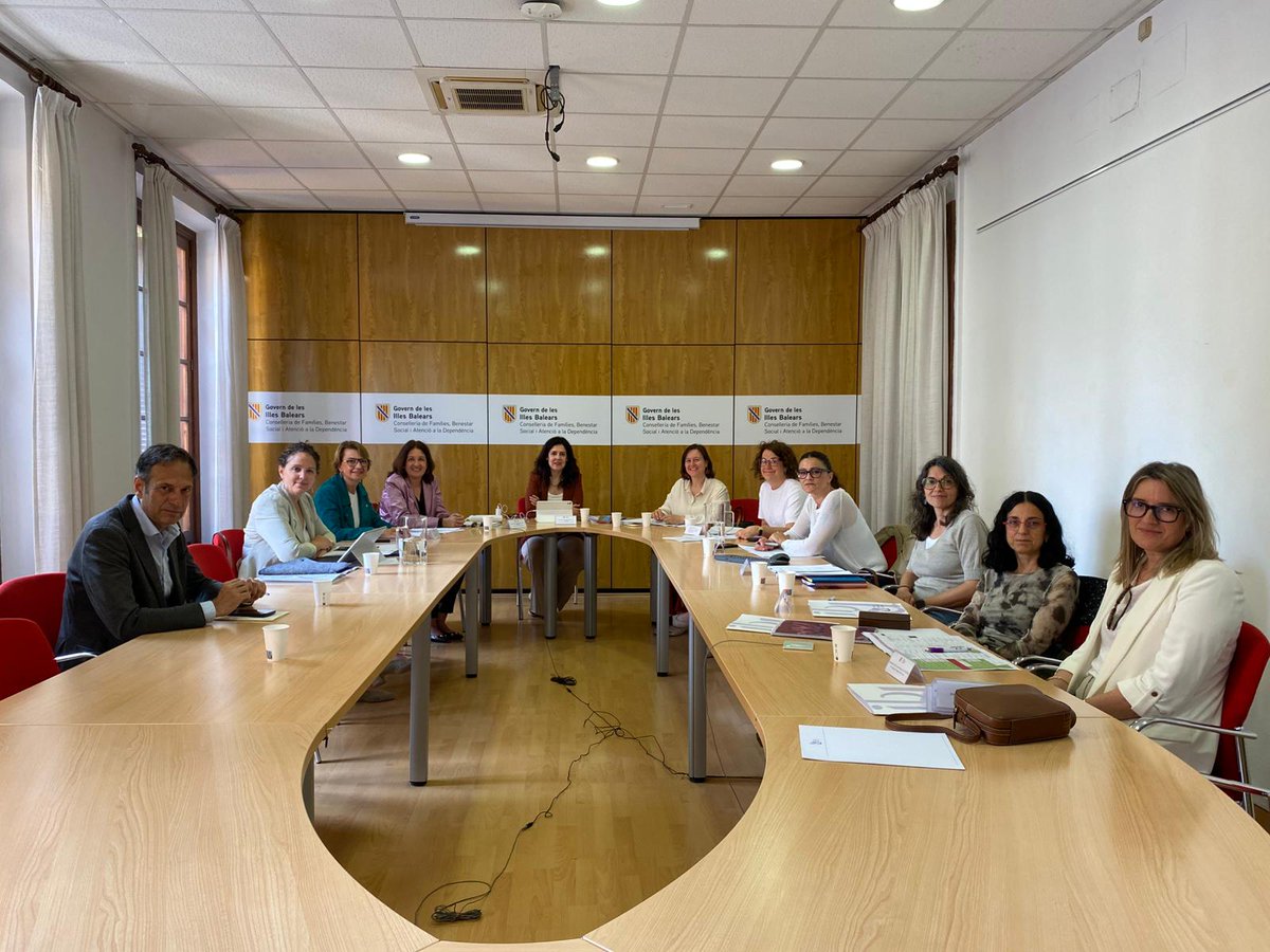 IB_Dona's tweet photo. 🟣 La directora de l’IBDONA, Cati Salom, ha presentat la Memòria de 2025 davant el Consell Rector, òrgan presidit per la consellera de Famílies, Benestar Social i Atenció a la Dependència, Sandra Fernández.
🔗 Consulta la nota de premsa: https://t.co/POPepXzm3Z
@GOIB_Social https://t.co/Mhw1VYxh7P