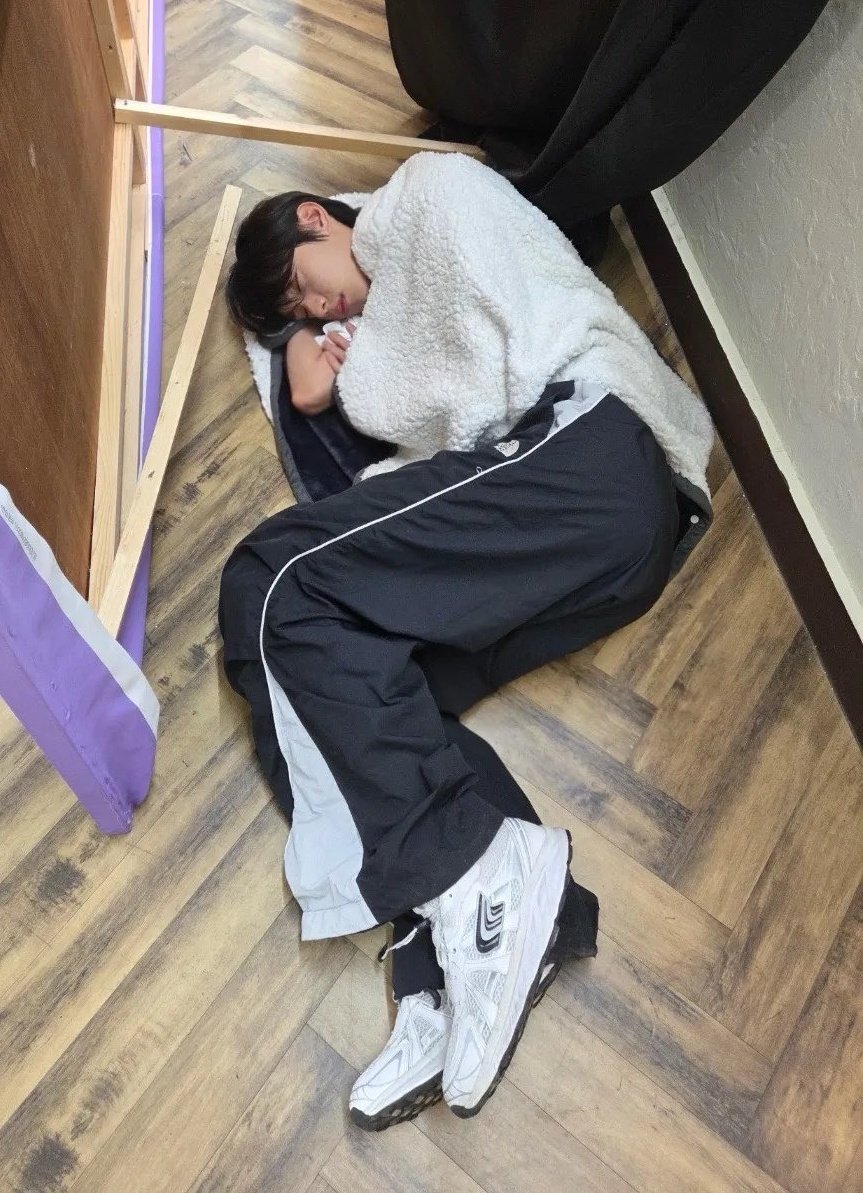 ◜◡◝ tweet media