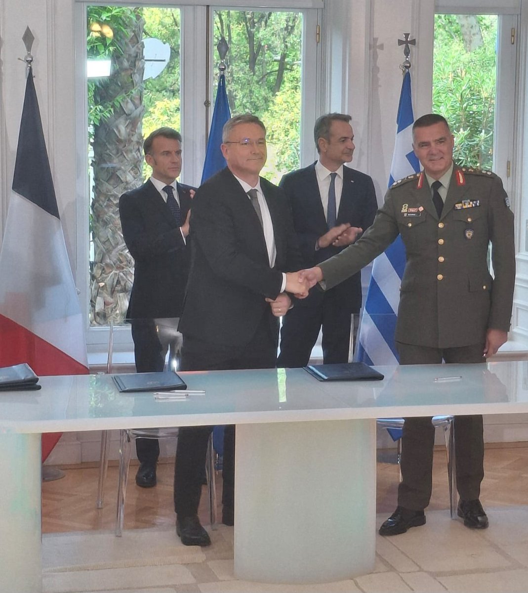 FranceenGrece's tweet photo. Στις 24&amp;25/4 🇫🇷 και 🇬🇷 υπέγραψαν συμφωνίες μεταξύ Υπουργείων, αλλά και μεταξύ της γαλλικής Υπηρεσίας αμυντικής καινοτομίας και του ΕΛΚΑΚ. Περιλαμβάνονται πεδία όπως η πυρηνική ενέργεια για μη στρατιωτικούς σκοπούς, η ανώτατη εκπαίδευση και η επαγγελματική κατάρτιση. https://t.co/XN1sRMeU7t