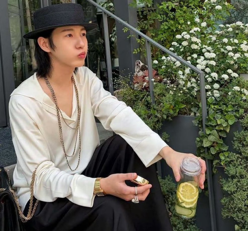 몰리 tweet media
