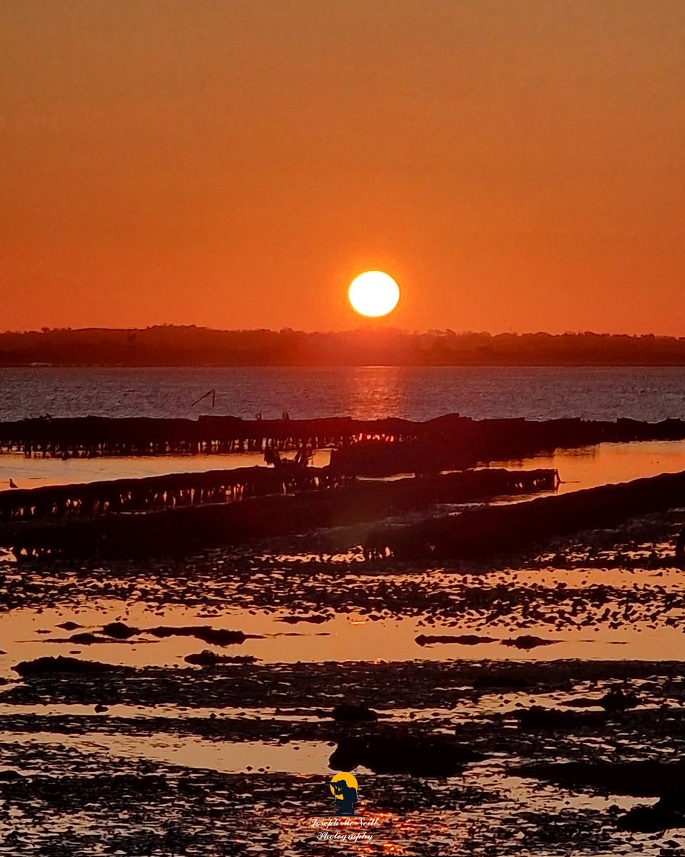 joemcneillphoto's tweet image. Beautiful sunrise this morning over Carlingford Lough😊🔥

#sunrise #goldenhour #skyonfire #carlingfordlough #cooleypeninsula