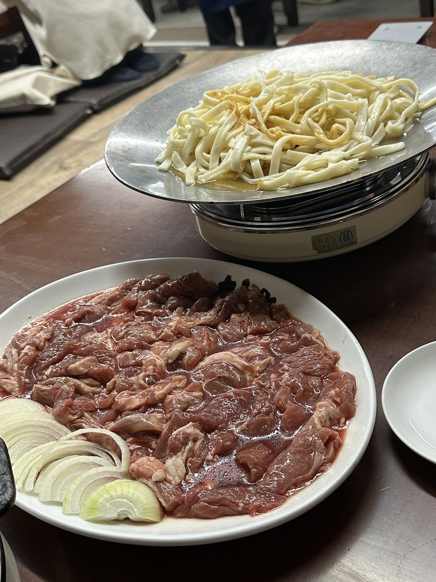 あかにん tweet media