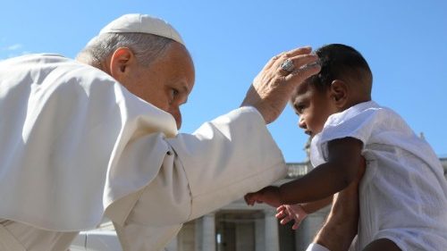 acprdcongo's tweet image. #Vatican: le Pape Léon XIV est revenu en messager de paix  sur son voyage en Afrique, lors de l’audience générale de mercredi, à la Saint-Pierre à #Rome en Italie, dans un communiqué de presse.

"Le Pape Léon XIV est revenu sur son récent, long et mémorable voyage apostolique en