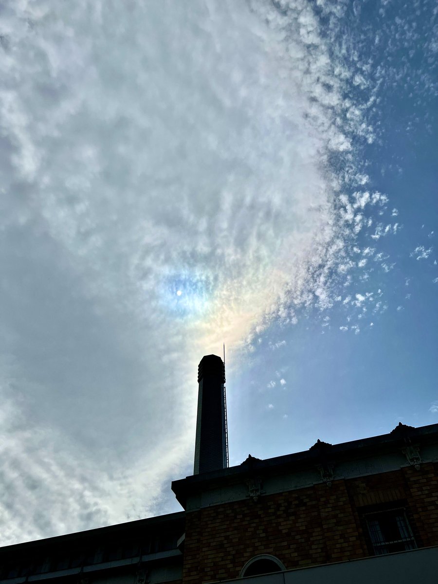 《鐘塔の風景描写　拡張する知・情・意》

写真に収めた塔を見ていると，
『失われた時を求めて』に
描かれた鐘塔の風景描写を思い出す.

......写真の塔は鐘塔ではないけれど.

#プルースト
#失われた時を求めて