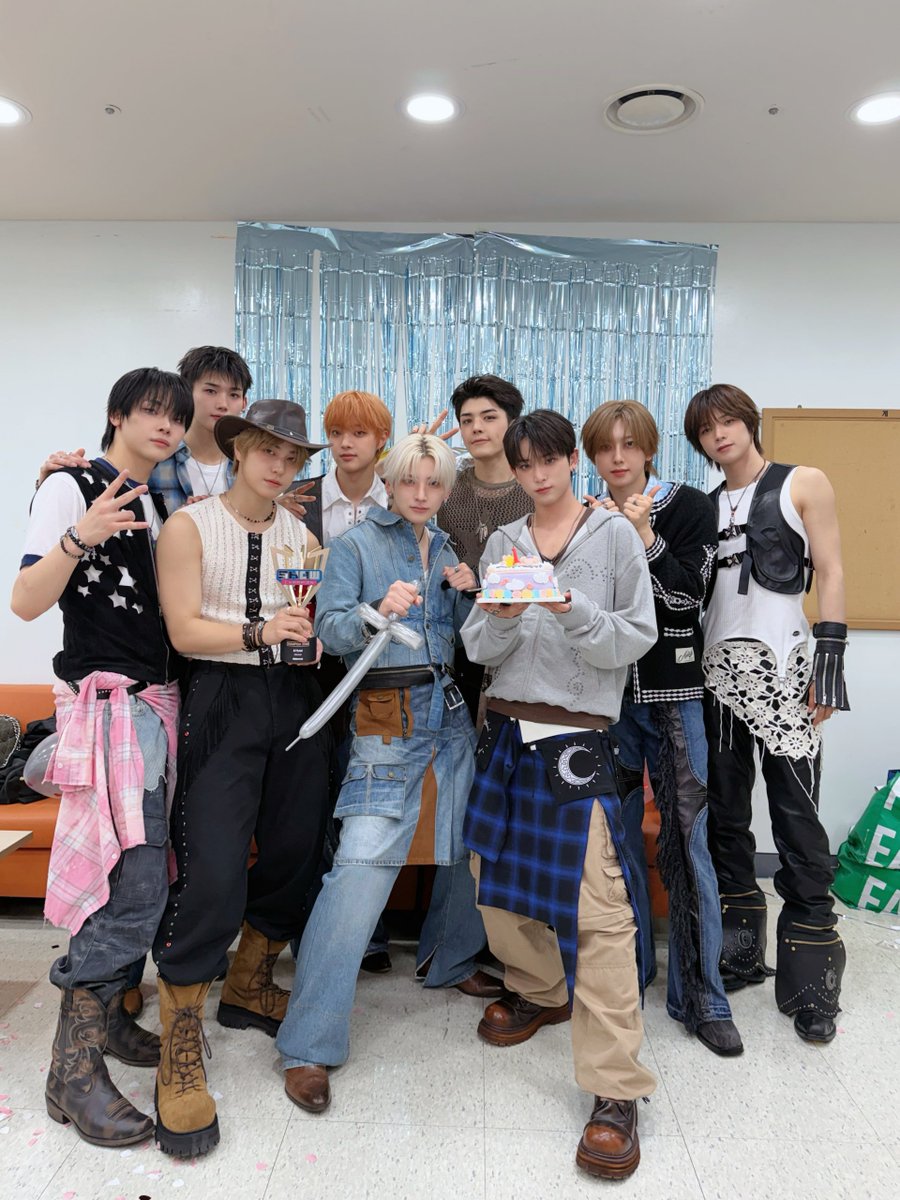 4월 29일 ‘챔피언송’은?
&amp;TEAM의 ‘We on Fire (Korean ver.)’입니다.
타오르는 불꽃처럼 거침없이 나아가는 &amp;TEAM의 챔피언송 수상을 진심으로 축하드립니다. 👑