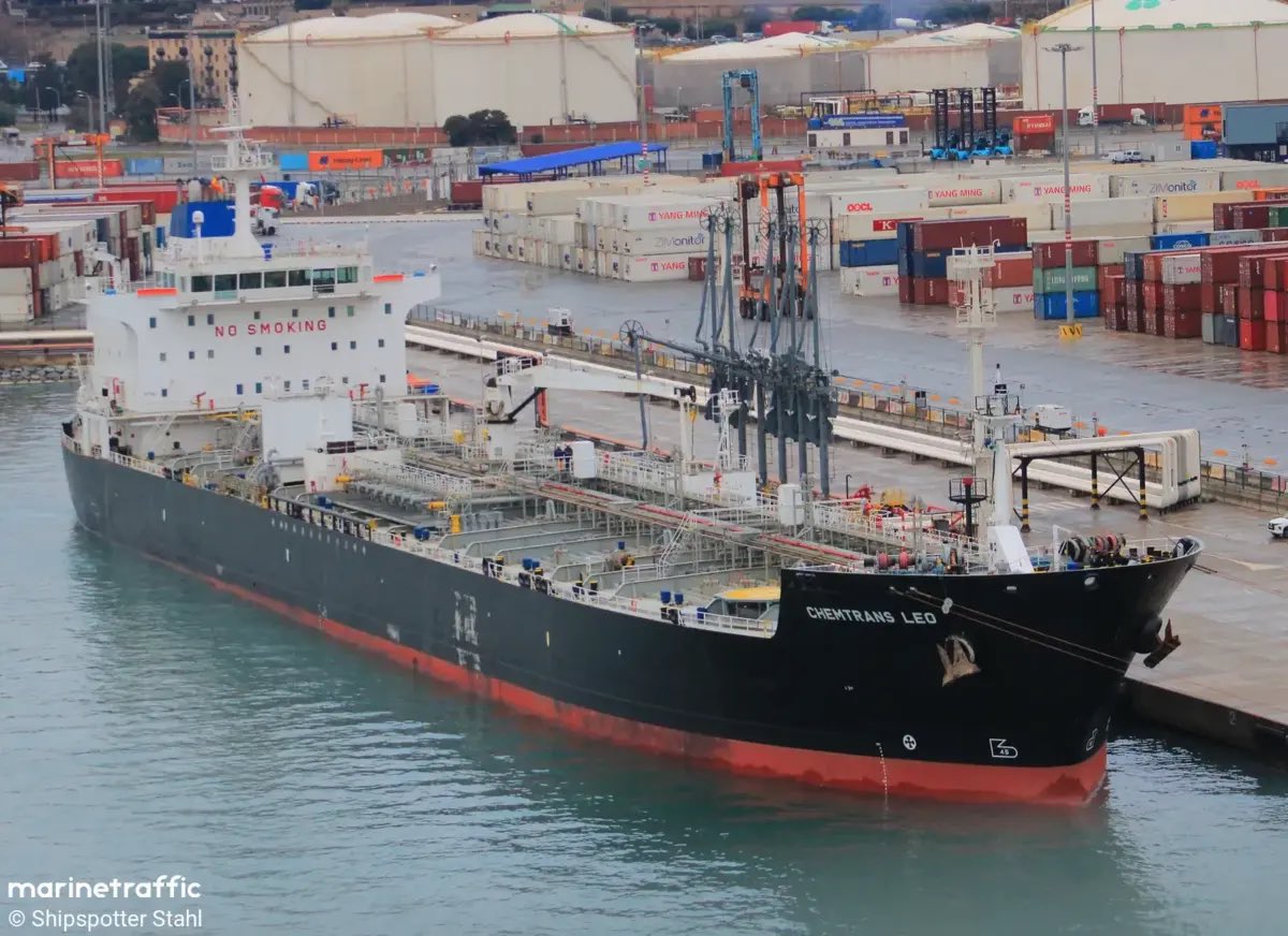 front_ukrainian's tweet image. ❗️This morning, a unit of the 🇺🇦Ukrainian Navy’s Armed Forces struck the sanctioned 🇷🇺Russian tanker “MARQUISE” (Cameroonian flag, deadweight over 37,000 tons) with two sea kamikaze drones.

The strike hit the stern section (propeller-rudder group and engine room) approximately