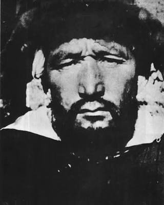 "Bugün silahımızı alanlar, yarın canımızı da alırlar. Ben silahımı Çinlilere vermem; güçleri yetiyorsa gelip alsınlar!"

- Doğu Türkistan kahramanı Şehit Osman Batur'a Şehadetinin sene-i devriyesinde rahmet olsun.

Doğu Türkistan'ın özgür olduğunu bir gün göreceğiz inşAllah..