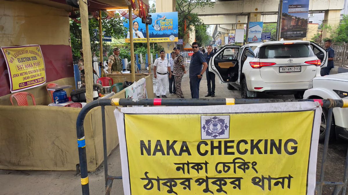 crpfindia's tweet image. Ensuring top-tier security on the ground!

​DG #CRPF, Shri G. P. Singh, IPS, personally inspected the Naka at Joka on Diamond Harbour Road. After engaging with stakeholders and briefing the troops, the message is clear: stay vigilant and maintain absolute peace. 

#NationFirst