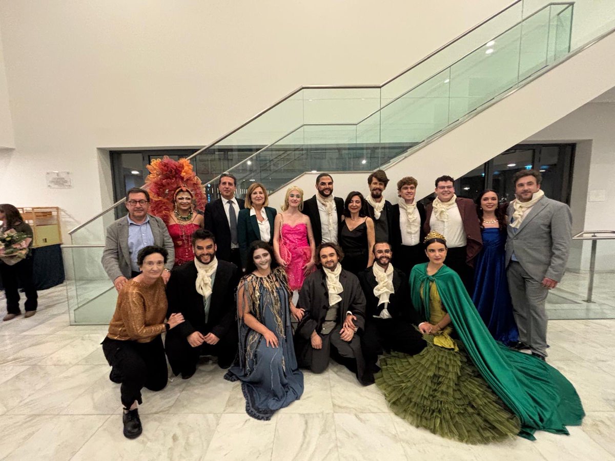 iseacv's tweet photo. Òpera al @csmvalencia 
Les Contes d'Hoffmann de Jacques Offenbach.
Assistix la directora de L'ISEACV, Fani Blanch.
Espectacular representació baix la direcció musical de Nadia Stoyanova i la direcció escènica de Jaume Martorell. @GVAeducacio https://t.co/vT2nncqrUa