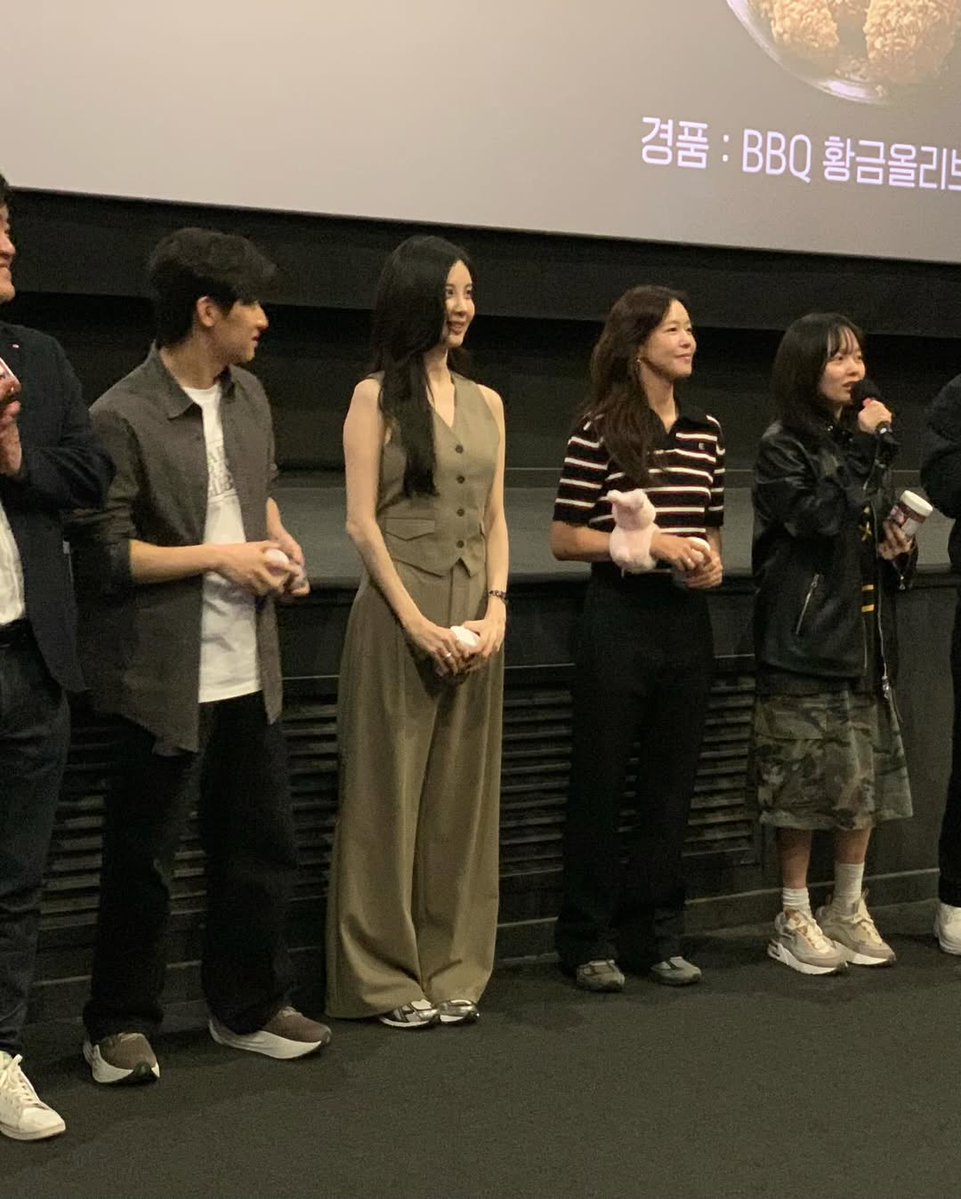 niccha000's tweet image. ซอฮยอน Stage Greeting ช่วงโปรโมตภาพยนตร์ ‘Holy Night: Demon Hunters’

#SEOHYUN #서현 #ซอฮยอน