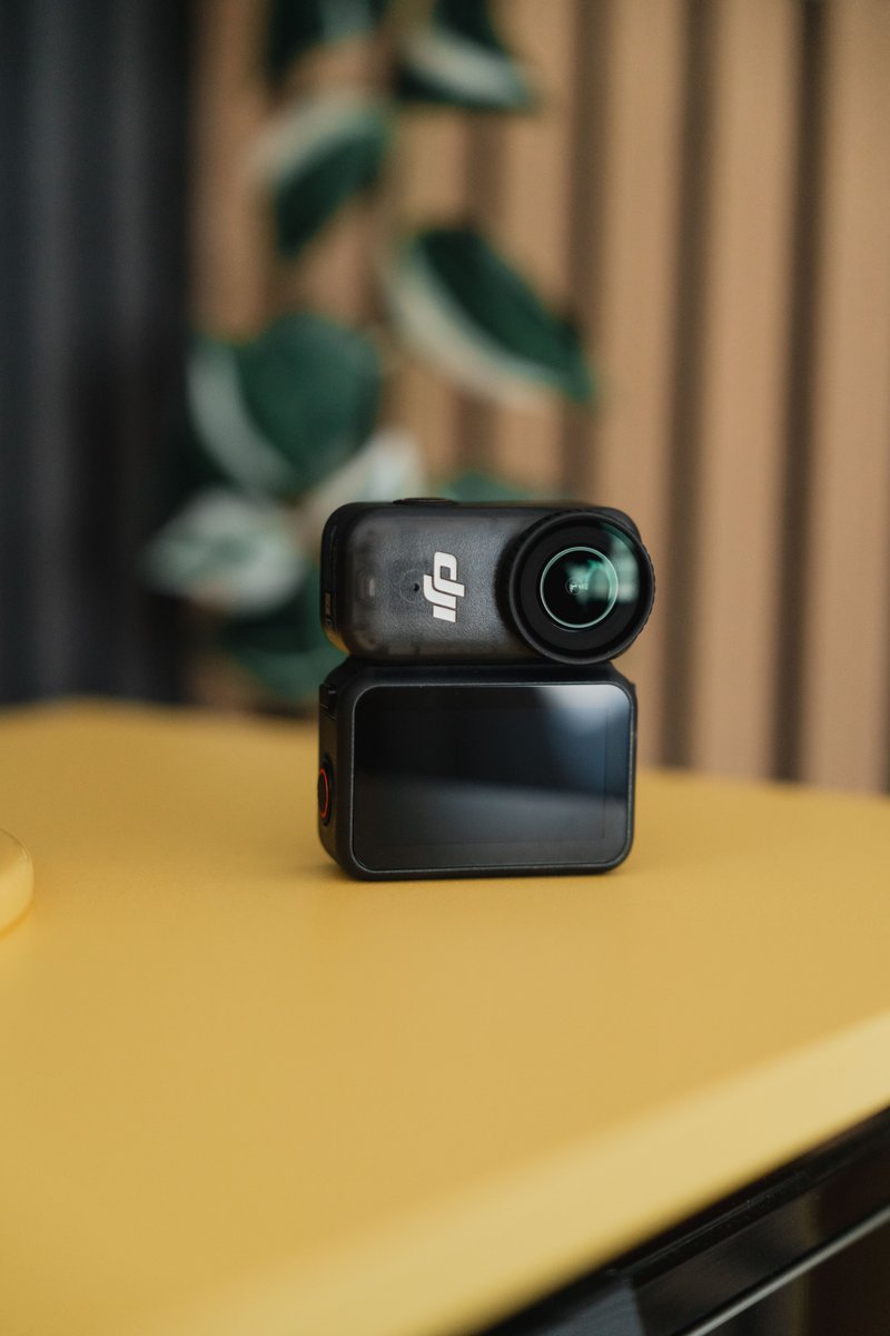 DJIGlobal's tweet image. Calling all Osmo Nano creators! 📣🤳 Where is your go-to mounting spot? 🧐
🎥: davemcbain
#DJI #OsmoNano