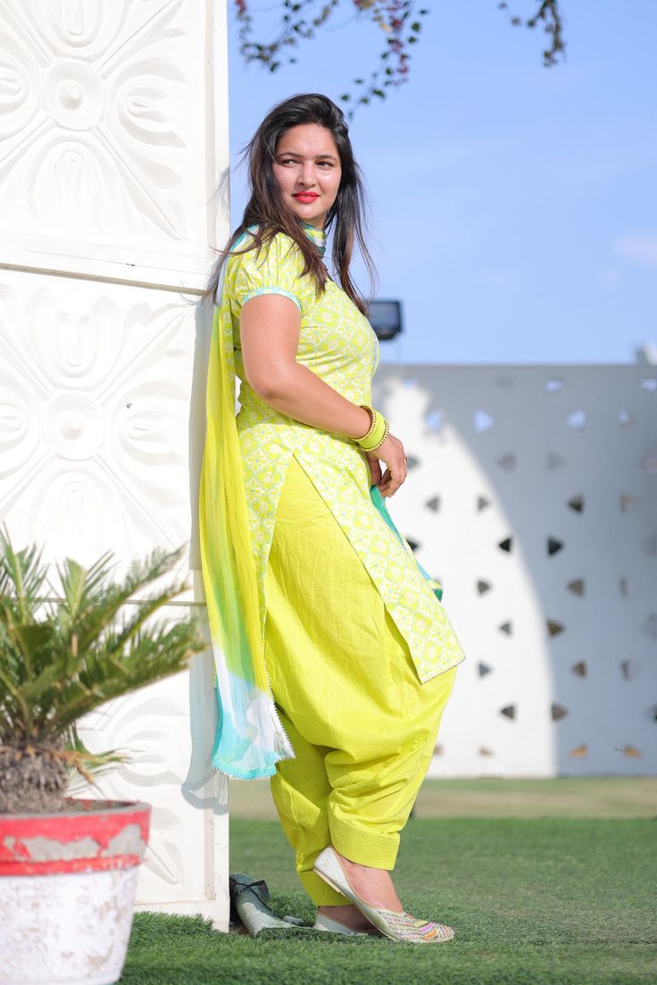 UrbanKingX89's tweet image. तेरी एक झलक से दिल को सुकून मिलता है,
तेरी बातों से हर दर्द दूर होता है,
ना जाने कैसा रिश्ता है तुझसे मेरा,
तू दूर रहकर भी दिल के पास होता है।
#Pyar #Mohabbat #HeartTouching