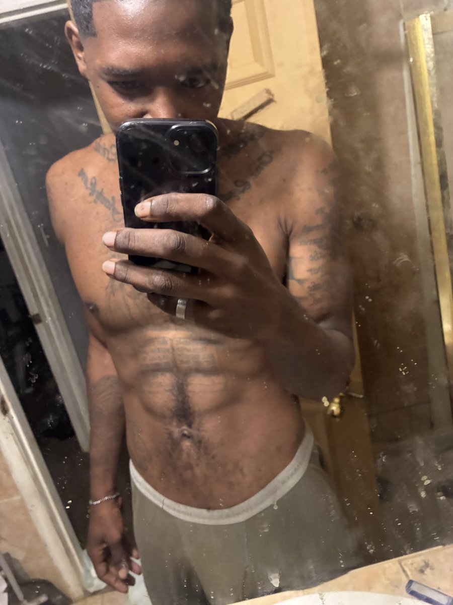 Dezzy tweet media