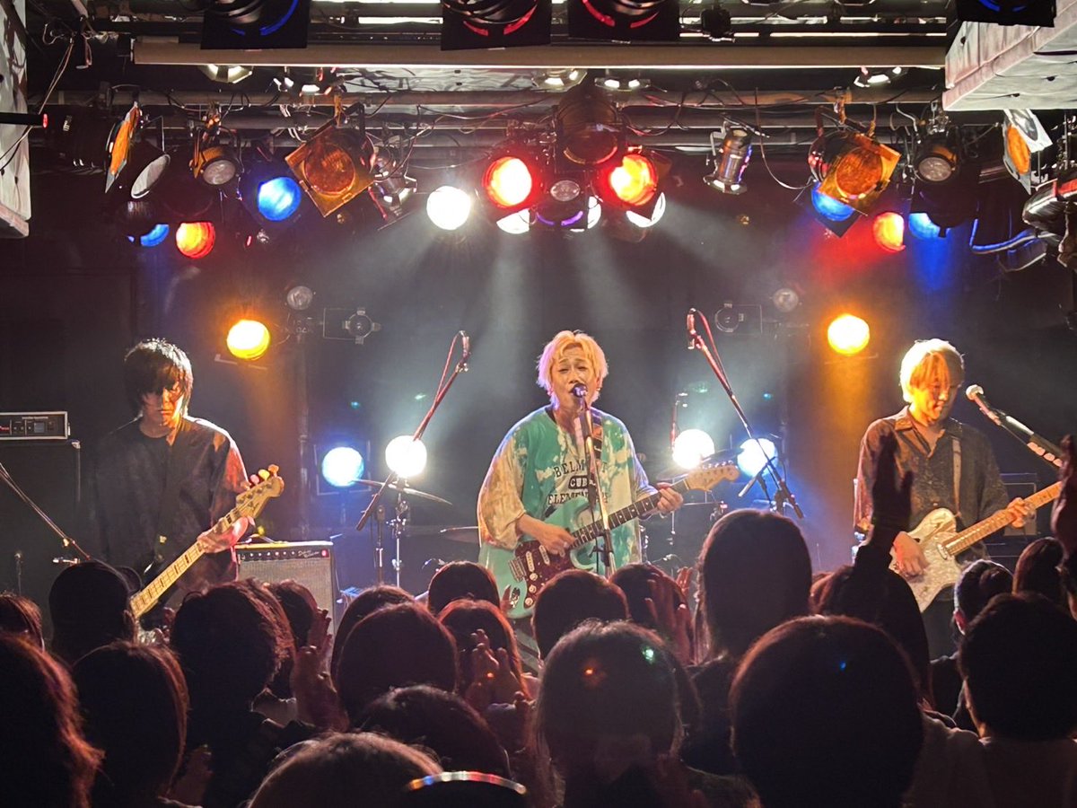 bluelinefes_'s tweet photo. BAYSIS9両目は植田健一率いるUNDER EDGE。
キレッキレのソリッドなサウンドがフロアを煽る中、BAYSISはいよいよ終盤へ。
#横浜ブルーラインフェス
@mint_hall
@BAYSISYOKOHAMA
@shinyoko_LiT https://t.co/cn7QwdCVGC