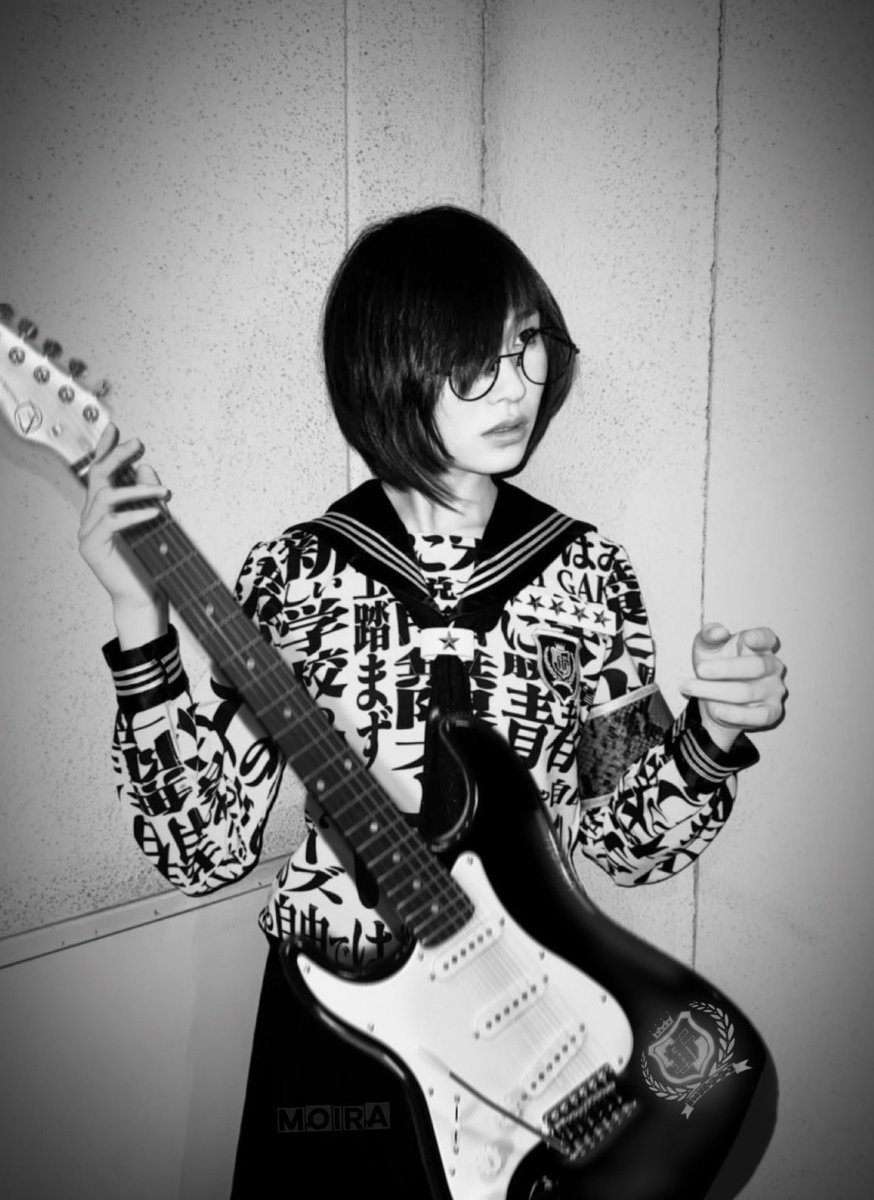 ssszzzkkkszk's tweet image. rockstar #SUZUKA with the A.Guitar 👅🎸🤟💙 — edit by me

#ATARASHIIGAKKO
#新しい学校のリーダーズ