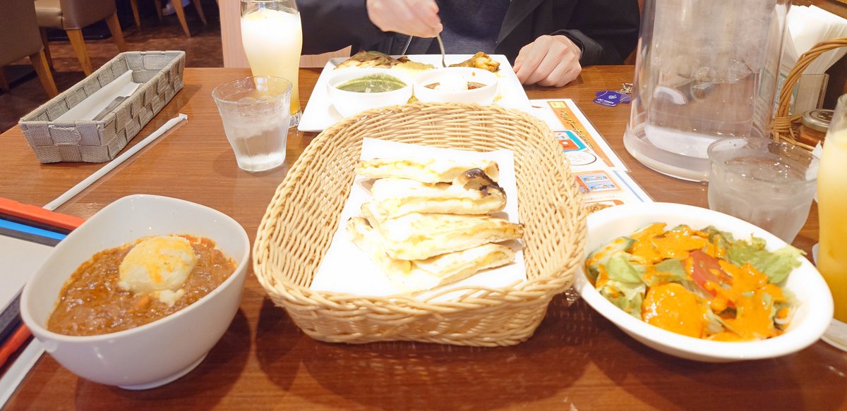 S5sHqm2AmyQ4wW5's tweet photo. @abashikotabe 勝利のチョコナンいただきましたバジルチーズナン発明した人にノーベル賞授けるべき平和賞でも化学賞でもいいからホントうますぎる https://t.co/LlUtFNoFkz