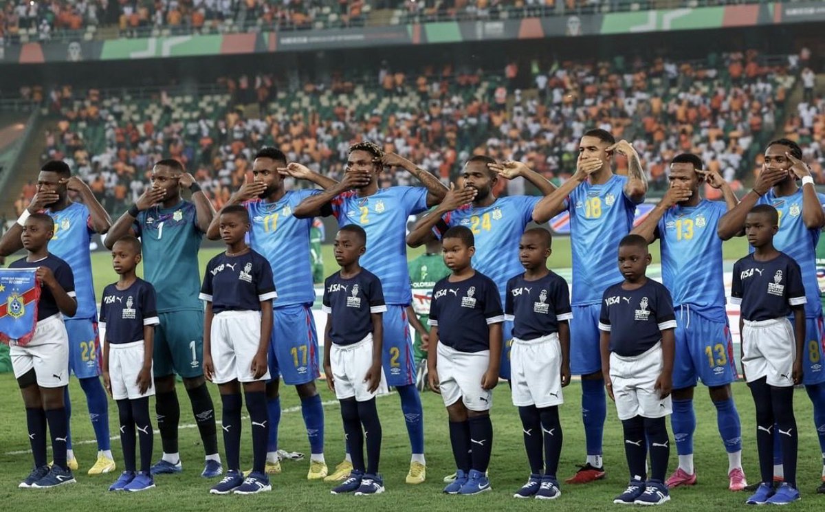 🚨 🚨🚨🚨URGENT : LA MALÉDICTION POURSUIT KAGAME… MÊME SUR LES TERRAINS DE FOOTBALL - KAGAME HUMILIÉ !

Michael Olise a fait le signe “Silence , Kagame tue au Congo” en présence de Kagame dans le stade

🟦🟥🟨Hier soir, le monde du football a été témoin d’un match légendaire