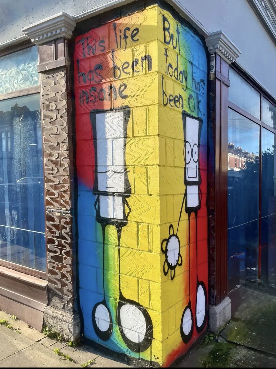 lovestreetart22's tweet image. Another great corner mural - My Dog Sighs in Portsmouth, UK (Photo by Eloi)
#StreetArt #MyDogSighs #Portsmouth
