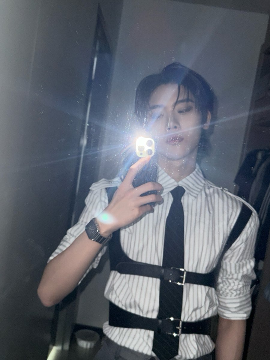 CYE_MEMBERS7's tweet image. 😎✌🏻🖤

#장여준 #JANGYEOJUN 
#CLOSEYOUREYES #클로즈유어아이즈
#CYE #클유아