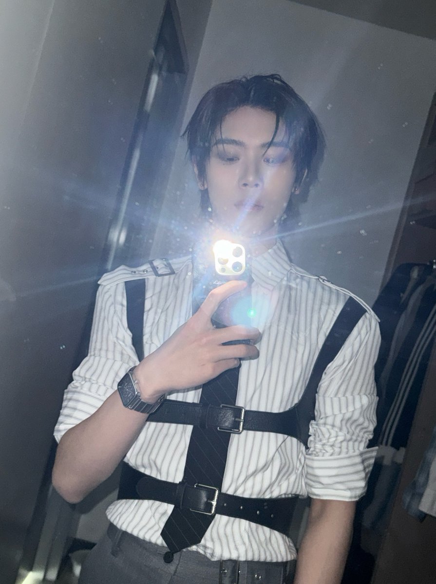 CYE_MEMBERS7's tweet image. 😎✌🏻🖤

#장여준 #JANGYEOJUN 
#CLOSEYOUREYES #클로즈유어아이즈
#CYE #클유아