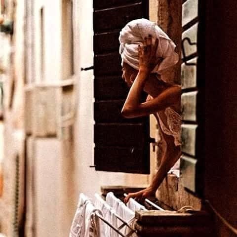 Atardecer_90's tweet photo. "Hablan de la soledad como
        si fuera una tragedia. 
   La verdadera tragedia es 
   la compañía equivocada".

    -Gian Franco Huacache. https://t.co/dvLd6VUogc