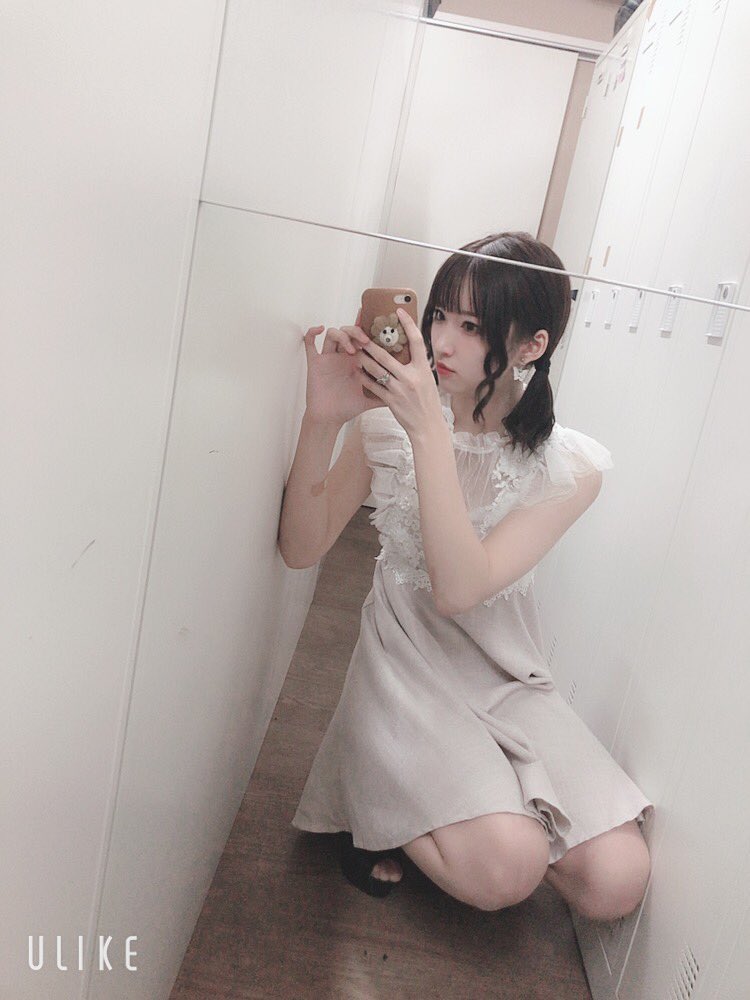 kWltnI's tweet photo. 鬱なった今改めて思うけど、普通に起きてシャワー浴びて服着て外出てヘアメ入ってドレスに着替えてバカ高ヒールで靴擦れしながら初対面の人間とノンストップお喋りできてた頃の自分タフ過ぎてマジで意味わからない 怖すぎる https://t.co/E79rxzG3P0