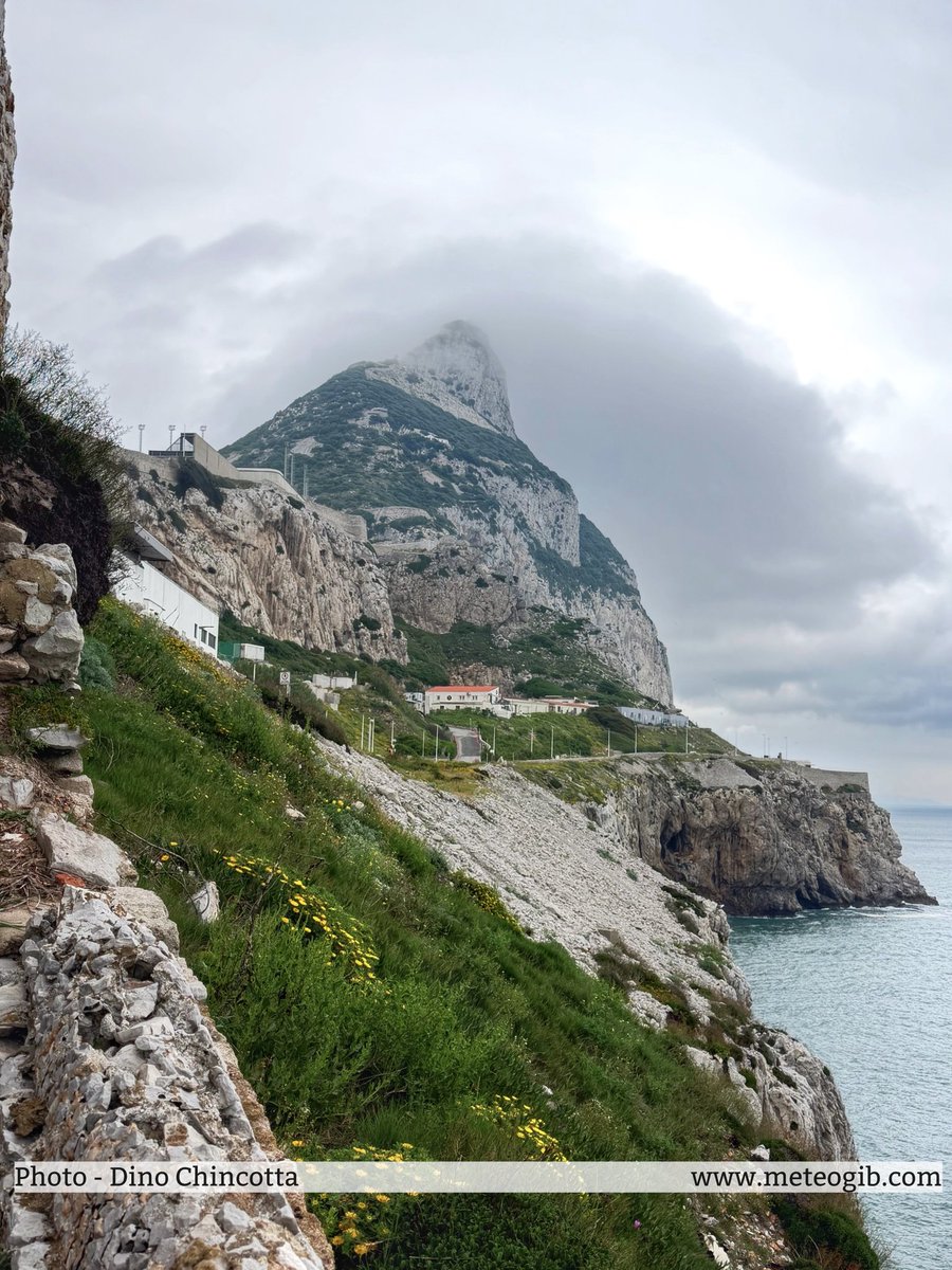 MeteoGib_'s tweet image. #Gibraltar - 29/04 - a great shot of the Rock this morning from MeteoGib follower Dino @DinoChincotta - not Levante but with a change to Poniente today, bringing plenty of low cloud still, but with just a little isolated drizzle so far - at midday, it's 19C in a gentle SSW'ly.