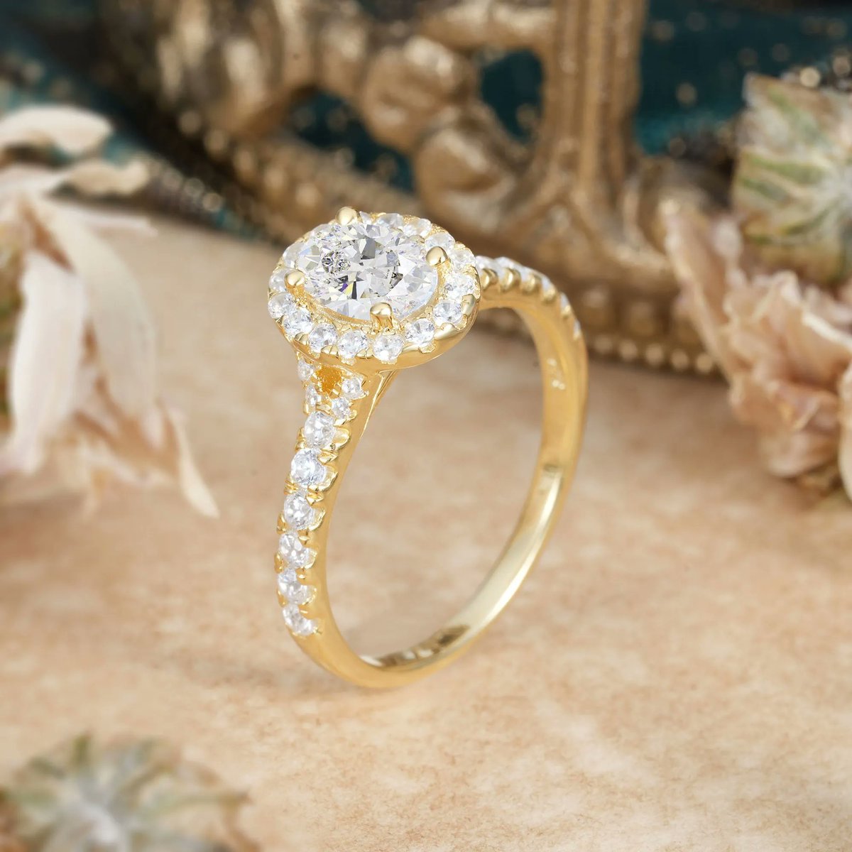 Romalarjewelry's tweet image. Pure angel energy. 🕊️✨ This 1ct Oval Moissanite with a half eternity halo is giving heavenly sparkle. The ultimate soft glam promise. 🤍 #OvalRing #HaloRing #PromiseRing #Moissanite #ROMALAR