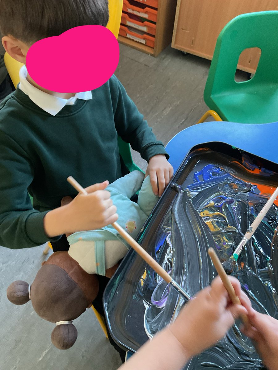 wyndclf's tweet photo. In the Honeybees, we are learning about paint-mixing. The children mixed different colours to see what new colours they could create. #wps #leightrust #voice21 #art #literacy #honeybees https://t.co/ya2BUdZZU7