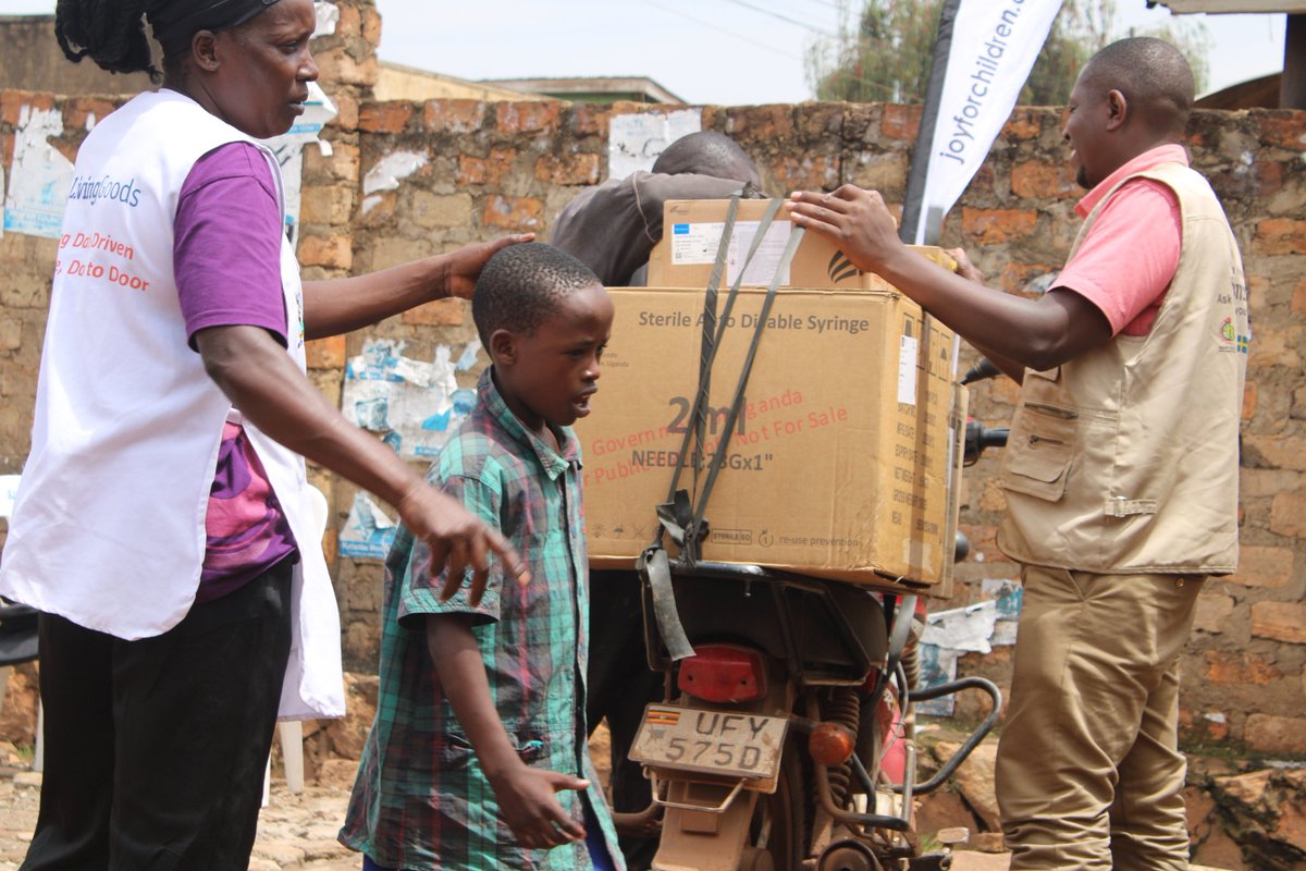 JOYFORCHILDREN's tweet image. 🚨 Community Testing event Happening now! 
📍 Kamwokya zone 2.

The testing kits, the drugs and the health officers have arrived. 
The young mothers and pregnant ladies are getting tested for HIV. 

The rain has got nothing on us! 💪🏾 
#Prevention #BLOOM #SavingLives