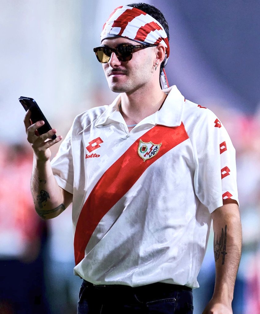 📹 Del reel fantástico de Álvaro Casares junto a los Trejo, Óscar Valentín; me quedo con la frase de Sergio Camello 👇

🗣️ "Somos el poco fútbol de barro y bocata de cinta de lomo que queda en la élite".

🥹 Y quizás, por esa nostalgia, es por lo que seguimos amando esto #UECL