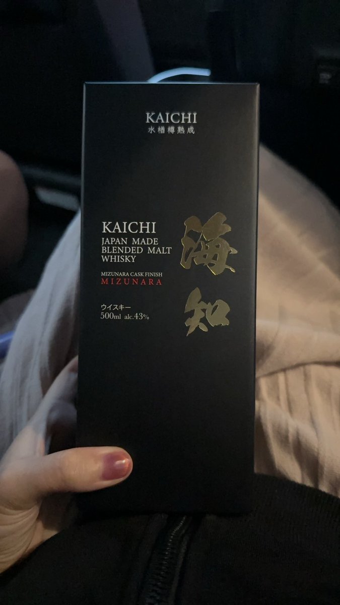 如果时间倒流，
我一定不会因为重量，
拒绝第四瓶威士忌。
我爱香港。
